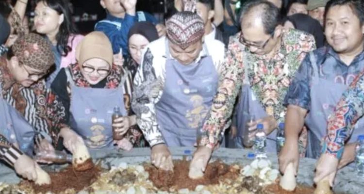 Festival Rujak Uleg 2025: Warisan Budaya Surabaya yang Tak Lekang oleh Waktu