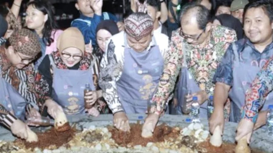 Festival Rujak Uleg 2025: Warisan Budaya Surabaya yang Tak Lekang oleh Waktu