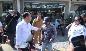 Wali Kota Surabaya Ancam Cabut Izin Toko Modern! Parkir Liar Bisa Didenda Rp50 Juta