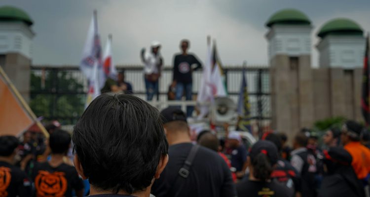 Krisis kepercayaan DPR anggota dprd kudus suara rakyat