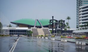 Krisis Kepercayaan Publik terhadap DPR: Akar Masalah & Solusi
