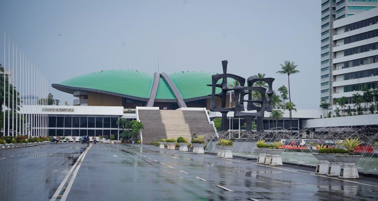 Krisis Kepercayaan Publik terhadap DPR: Akar Masalah & Solusi