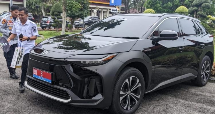 mobil listrik dprd jatim
