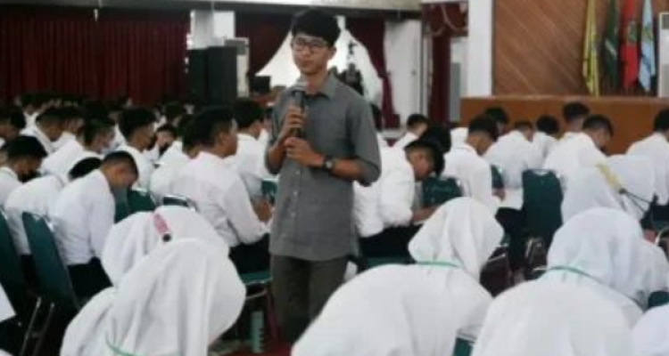 politik lokal