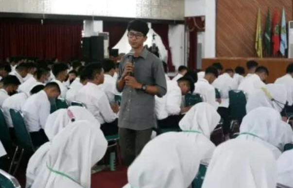 politik lokal