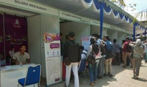 5caddbba-0409-job-fair-11.fb.jpg