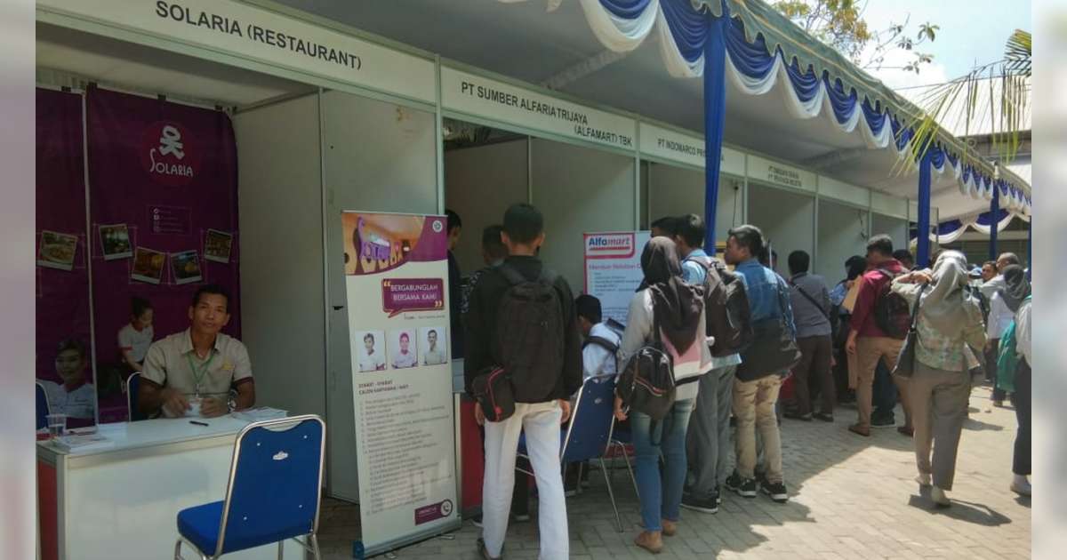 5caddbba-0409-job-fair-11.fb.jpg