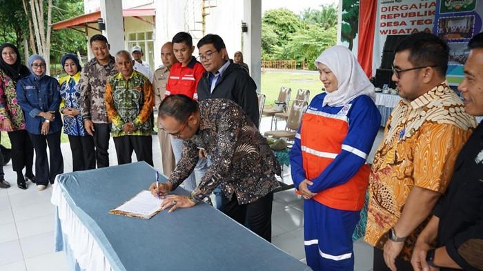 Penandatanganan-Komitmen-bersama-menyukseskan-program-intervensi-warga-miskin.jpg