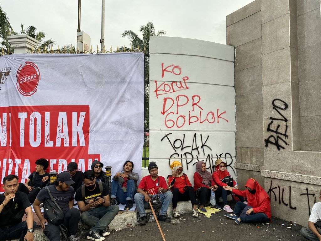 demo-di-depan-gedung-dpr-ri-jakarta-pada-selasa-1432023-devidetikcom-2.jpeg