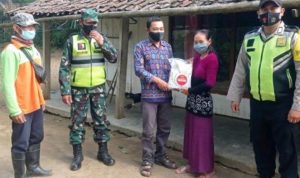 polres-malang-membantu-penyaluran-52-ton-beras.jpg