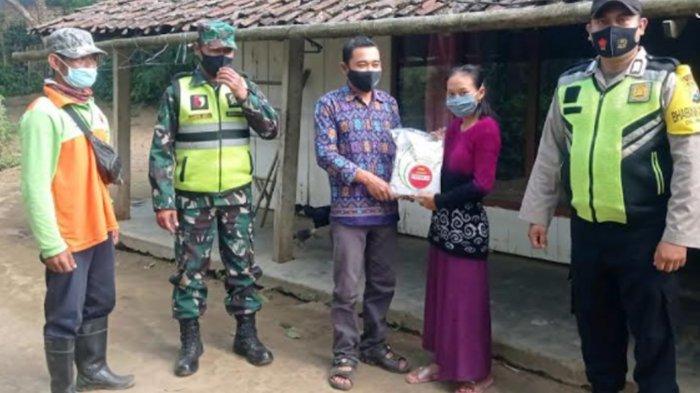 polres-malang-membantu-penyaluran-52-ton-beras.jpg