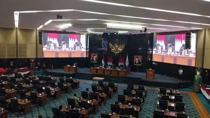 rapat-paripurna-dprd-dki-jakarta-dan-pj-gubernur-dki-heru-budi_169.webp
