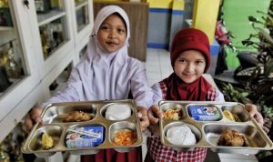 Isu Kebersihan Makanan di Sekolah Menjadi Perhatian Serius Fraksi NasDem DPRD Sumut di SMAN 6 Medan Isu Kebersihan Makanan di Sekolah Menjadi Perhatian Serius Fraksi NasDem DPRD Sumut di SMAN 6 Medan