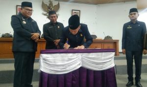 DPRD KLU Tetapkan 12 Rancangan Peraturan Daerah Tahun 2026 DPRD KLU Tetapkan 12 Rancangan Peraturan Daerah Tahun 2026