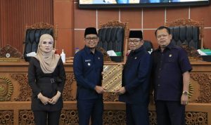 DPRD Tetapkan APBD Depok 2026 Rp 4,39 Triliun, Turun Rp 342 Miliar DPRD Tetapkan APBD Depok 2026 Rp 4,39 Triliun, Turun Rp 342 Miliar