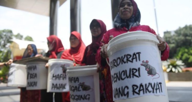 Dedy Yulianto Tiba di Kejati Terkait Kasus Korupsi Tunjangan Transportasi