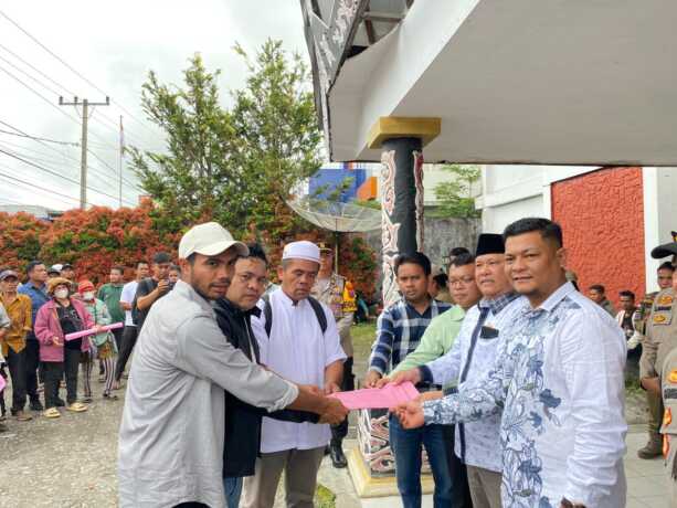 Massa AMDPP Demo DPRD Dairi, Dukung Investor dan Minta PT DPM Serius Urus Izin AMDAL