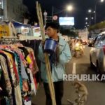 Pemimpin Pusat Perbelanjaan Tangani Penghancuran Pakaian Bekas Ilegal
