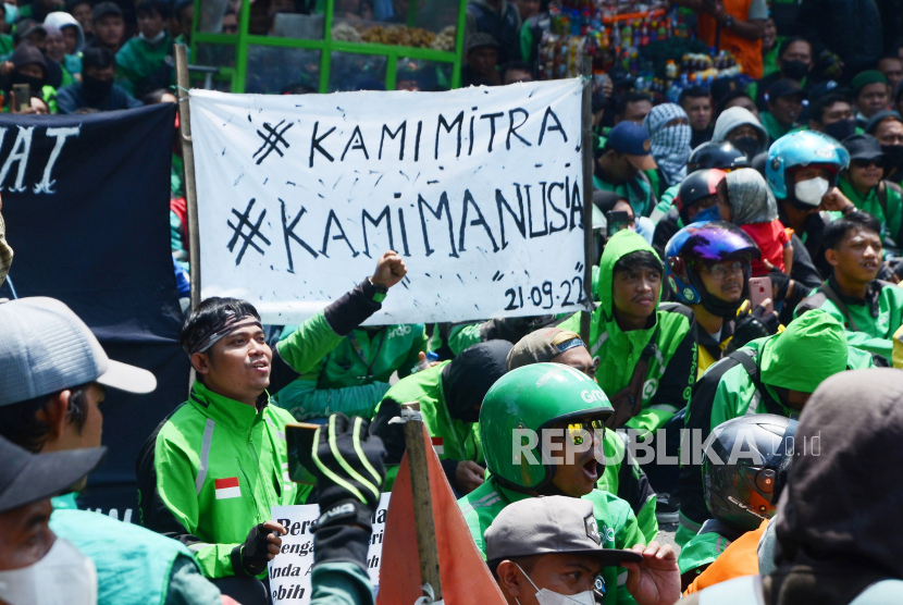 Wamenaker: Sistem Bagi Hasil Transportasi Online Harus Jelas