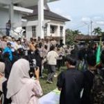 HMI Demo di DPRD Tasikmalaya Tolak KUHAP Baru, H. Aslim Merespons