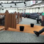 Sidang DPRD Sumut Diguyur Hujan, Atap Bocor Sebabkan Air Mengalir di Lantai Sidang DPRD Sumut Diguyur Hujan, Atap Bocor Sebabkan Air Mengalir di Lantai