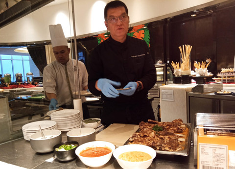 Spesial, Chef Vindex Tampilkan Masakan Dunia untuk Warga Surabaya