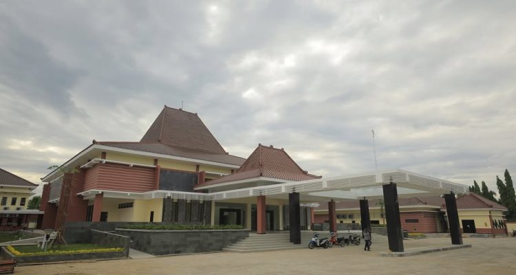 Demo Rusuh di DPRD Madiun, Pelaku Bom Molotov Disidangkan, Ini Dakwaan Jaksa