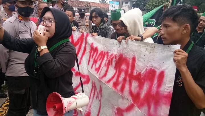 HMI Tasikmalaya Demo DPRD Tolak KUHAP Baru, Khawatirkan Ancaman Kebebasan Sipil