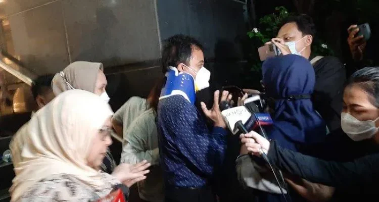 Pembentukan Tersangka Roy Suryo Dianggap Sepihak dan Politis