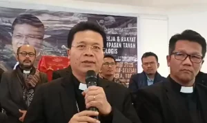 Pesan Natal 2025 Ephorus HKBP Pendeta Victor Tinambunan Pesan Natal 2025 Ephorus HKBP Pendeta Victor Tinambunan