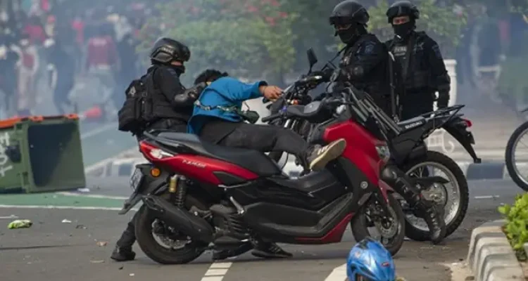 Kapolri Diminta Evaluasi Penahanan 1.038 Aktivis Demo Agustus 2025