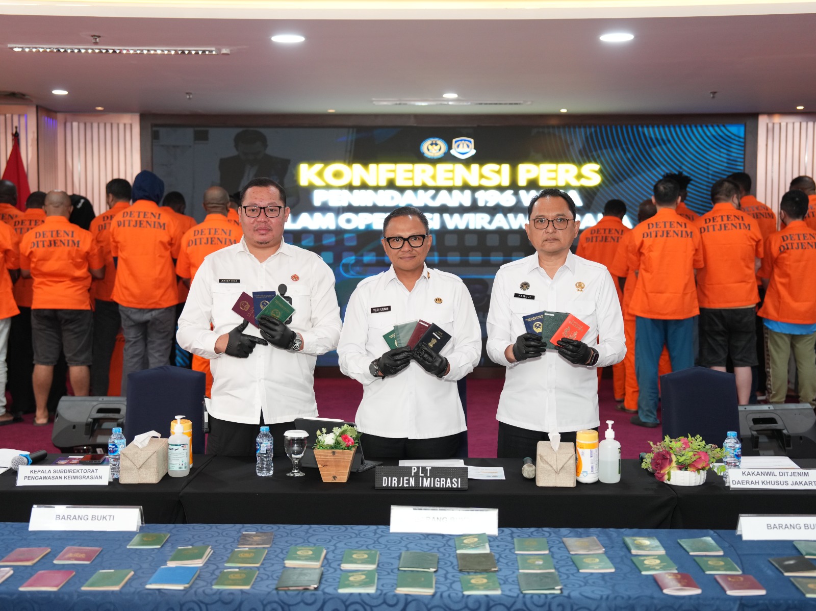 Operasi Wirawaspada: 220 WNA Ditangkap Imigrasi