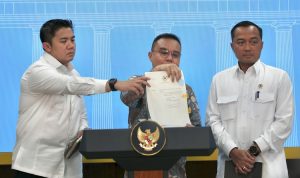 Seskab Teddy aktif informasikan penanganan bencana Sumatera, pakar: Jawab keresahan publik