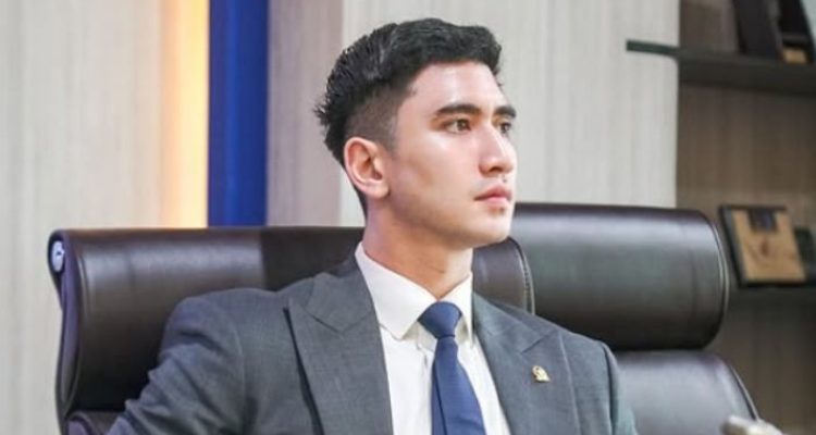 Verrel Bramasta Dapat Hadiah dari TNI AL Saat Tinjau Bencana