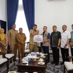 Wali Kota Pekanbaru Diterima Gubernur Sumut, Serahkan Bantuan Rp 1,5 Miliar