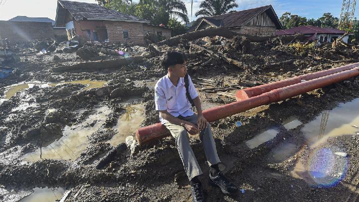 Pemerintah Mudahkan Dokumen Pendidikan Korban Banjir Sumatera
