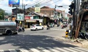 APILL diuji coba di Simpang Kolmas Cimahi, warga masih bingung dan canggung APILL diuji coba di Simpang Kolmas Cimahi, warga masih bingung dan canggung