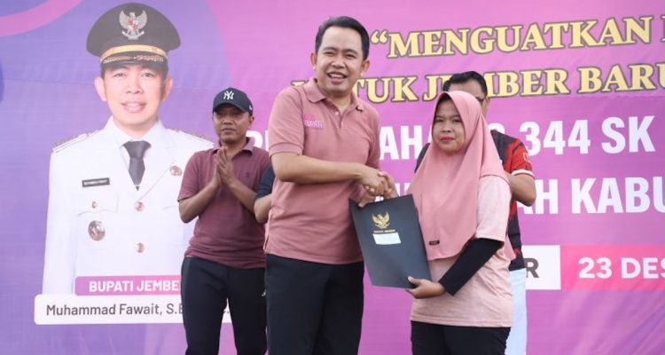 Penantian panjang berakhir, 8.344 honorer di Jember terima SK PPPK paruh waktu