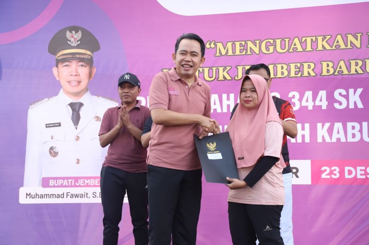 Penantian panjang berakhir, 8.344 honorer di Jember terima SK PPPK paruh waktu