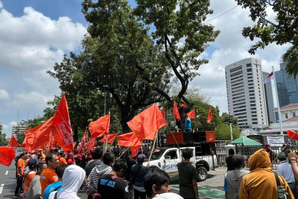 Buruh minta UMP Jakarta 2026 sesuai KHL, ini selisihnya dengan simulasi pemerintah