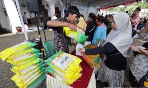 Bulog targetkan penyaluran beras SPHP capai 60% pada tahun ini Bulog targetkan penyaluran beras SPHP capai 60% pada tahun ini