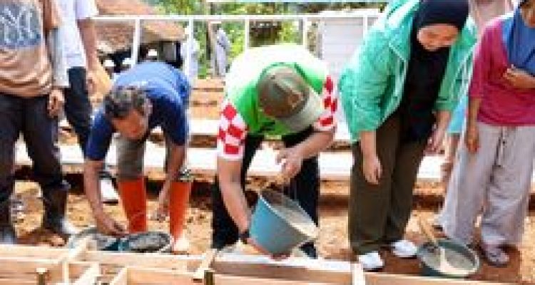 Aksi Nyata Pascabencana, Cucun Bangun Rumah Relokasi Korban Longsor Bandung