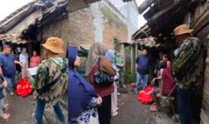 Anggota DPRD Garut tinjau rumah tidak layak huni pasangan pemulung di Leles, dorong bantuan lintas lembaga