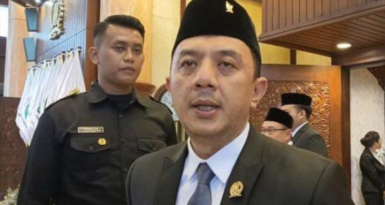 Wakil Ketua DPRD Jatim Deni Wicaksono salurkan 78 alat bantu disabilitas di Trenggalek