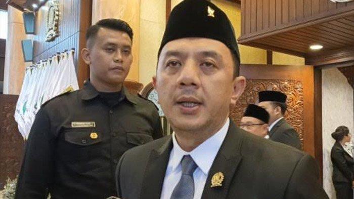 Wakil Ketua DPRD Jatim Deni Wicaksono salurkan 78 alat bantu disabilitas di Trenggalek