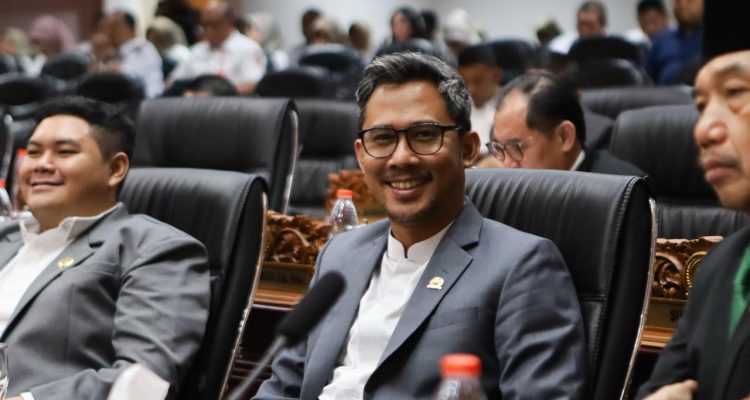 Azhar Kahfi Kawal Raperda Kampung Cerdas: Jangan Sekadar Nama, Warga Harus Nikmati Layanan Modern