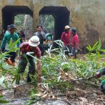 Kegiatan Gotong Royong Pasca Banjir di Dusun Jogaran, Gumelar