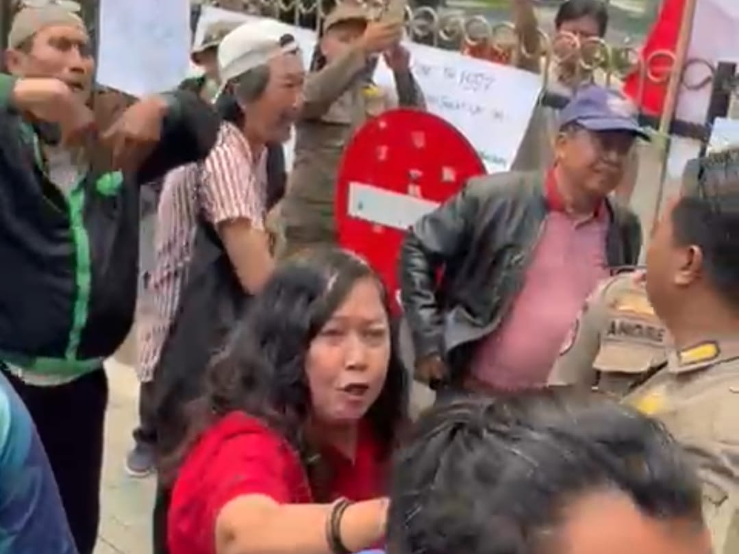 Isu ‘China’ Memicu Perselisihan Anggota DPRD dan Pendemo Surat Ijo di Surabaya