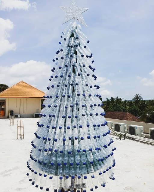 Unik 50kg Limbah Disulap jadi Pohon Natal di Kota Semarang