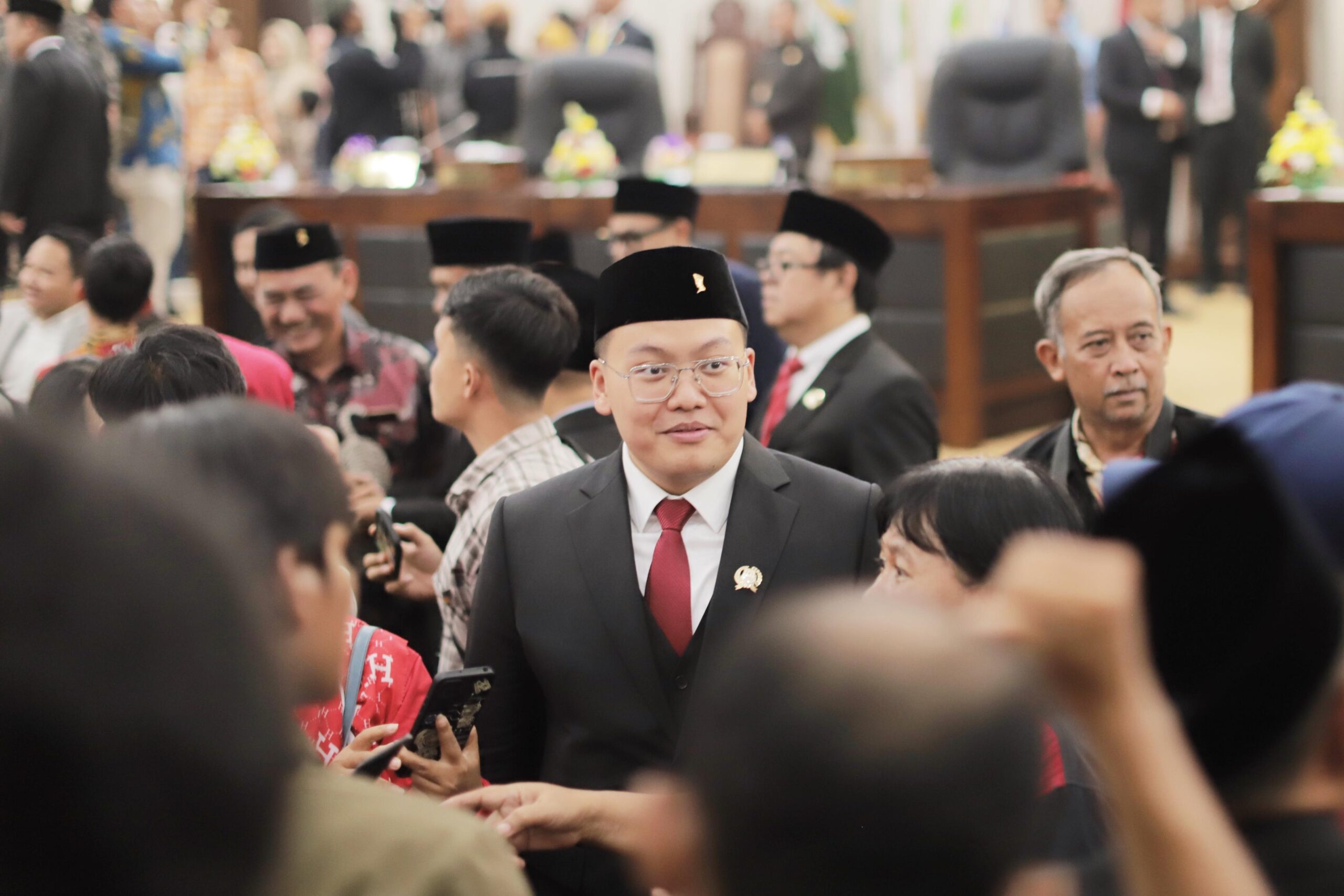 Anggota DPRD Banten Abraham Garuda lepas misi kemanusiaan ambulans relawan ke Sumatera